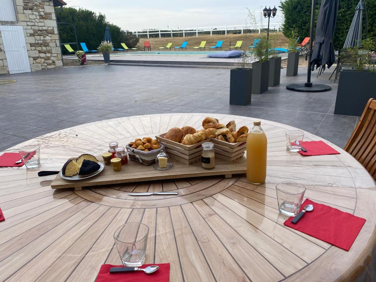 Kourline Villalunoterie Futuroscope Piscine Spa Oyre Exterior photo
